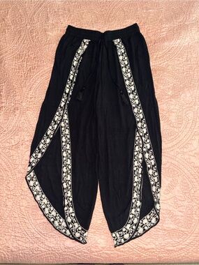 American Eagle Outfitters Split Capri Pants